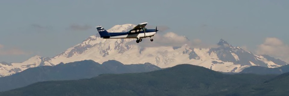 Cessna C-172 downwind at YXX: Mount Baker looking on.